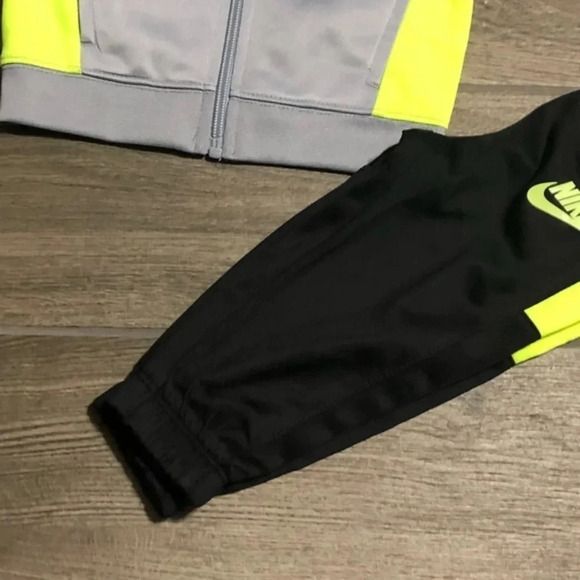 NWT Nike toddler jogger set with jacket yellow/black streetwear sportswear - Picture 4 of 4